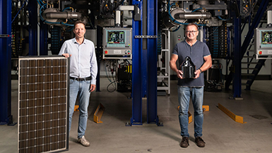 Dr. Wolfram Palitzsch und Dr. Ingo Röver von LuxChemtech. LuxChemtech entwickelt Technologien, um Silizium und weitere  Halbleitermaterialien zu recyceln und in den Kreislauf zurückzuführen
