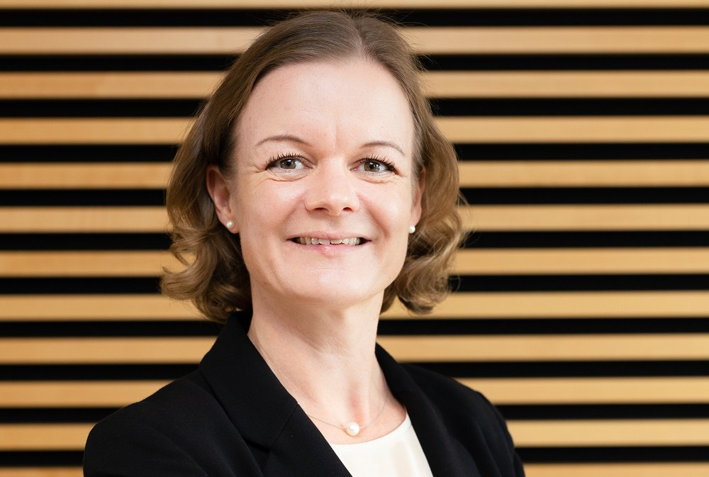 Portraitfoto von Sara Arnold, Kundenberaterin