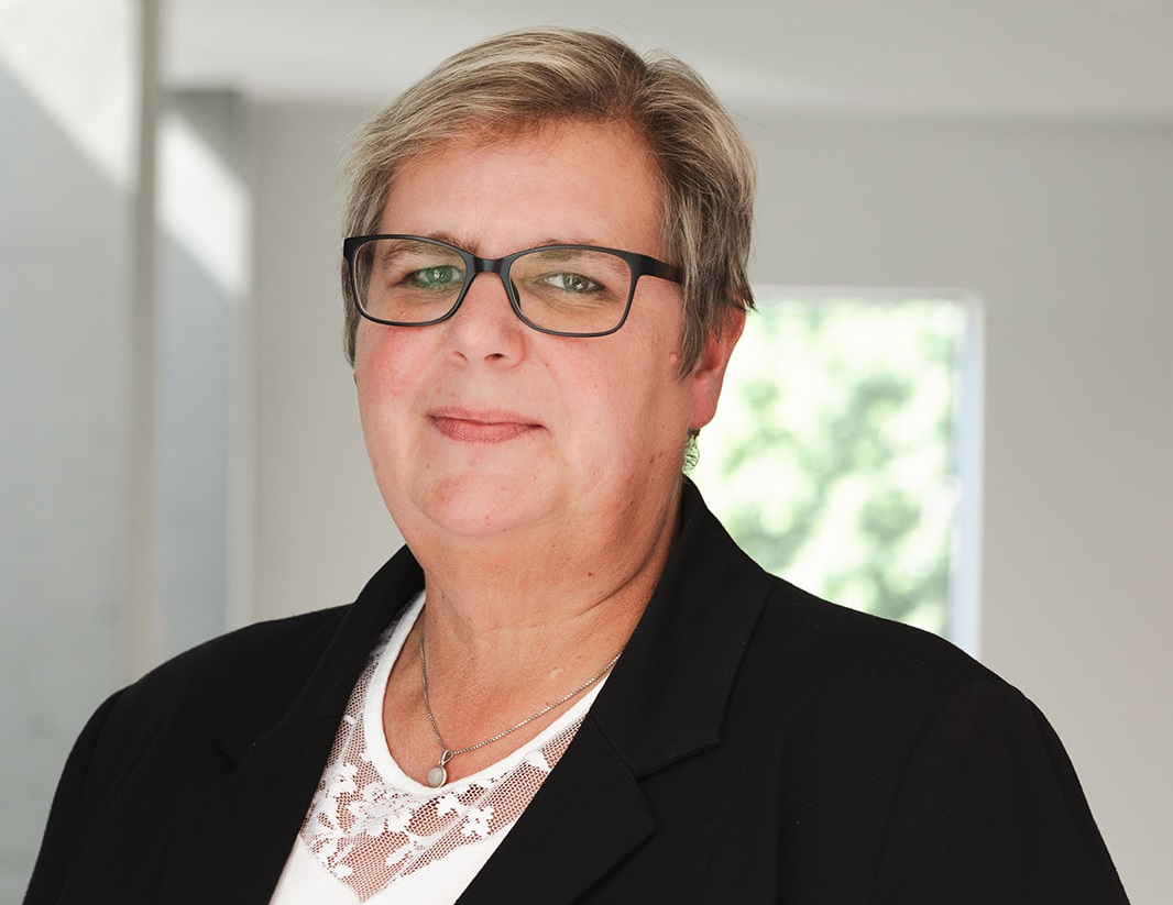 Portraitfoto Simone Brosch, Kundenberaterin